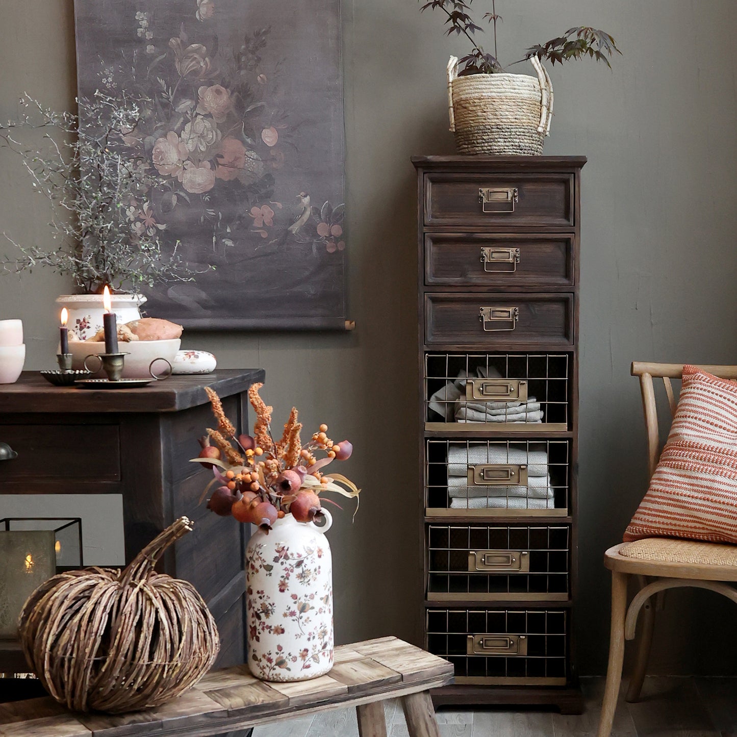 Dresser with 4 shelves