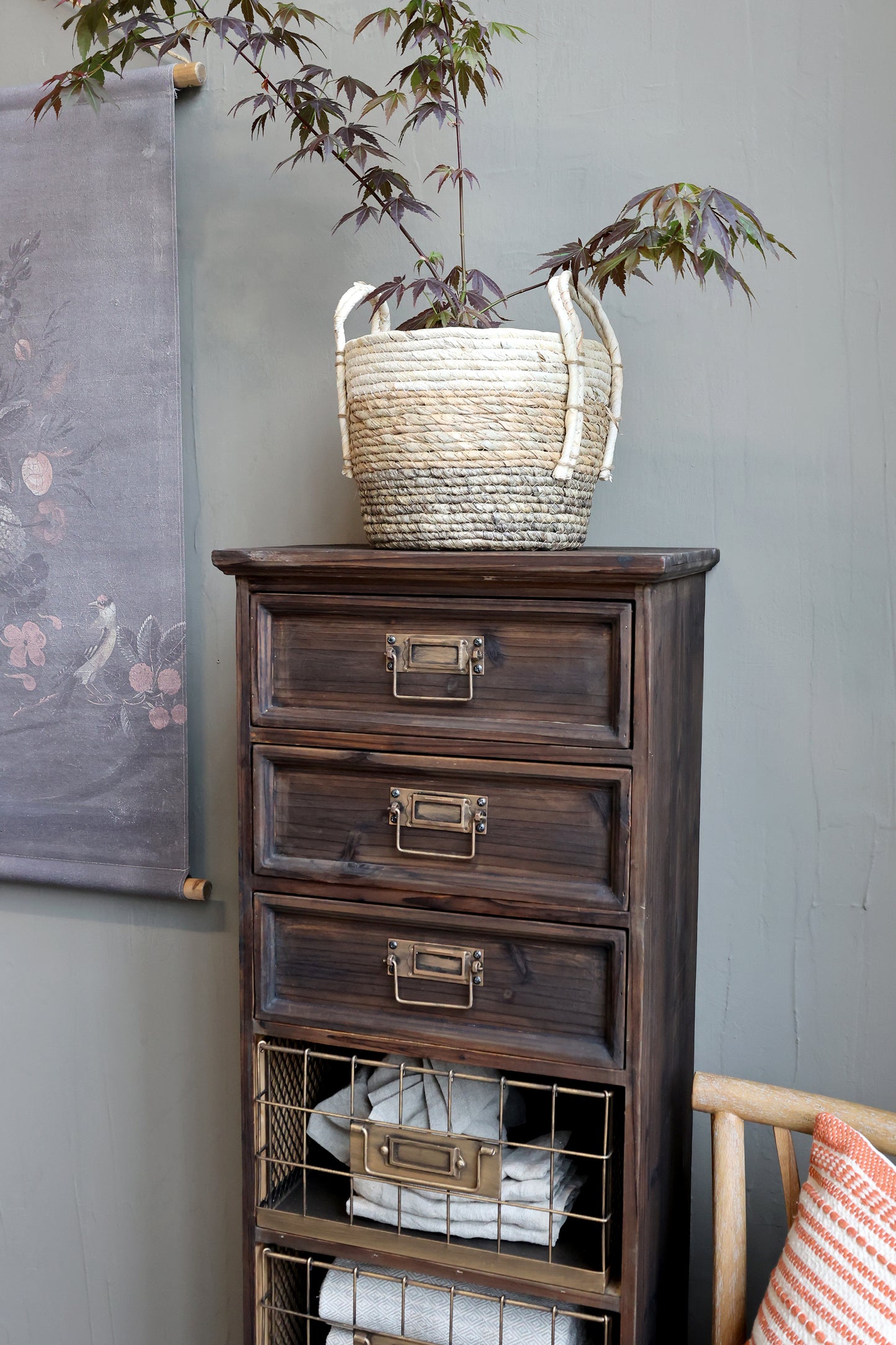 Dresser with 4 shelves