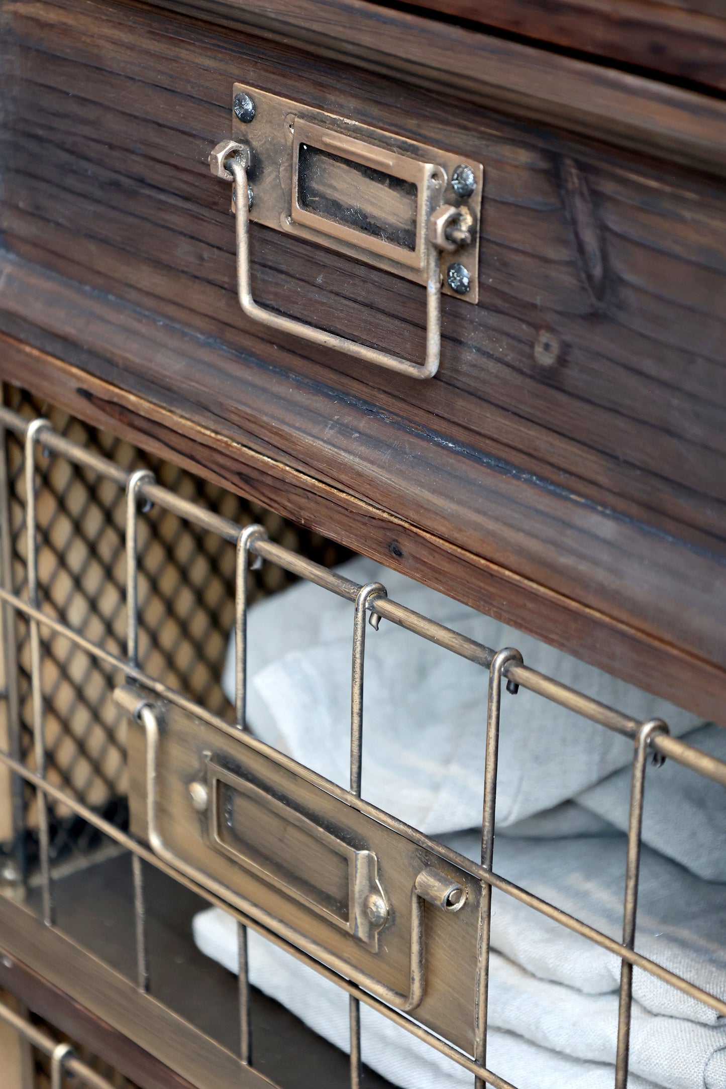 Dresser with 4 shelves