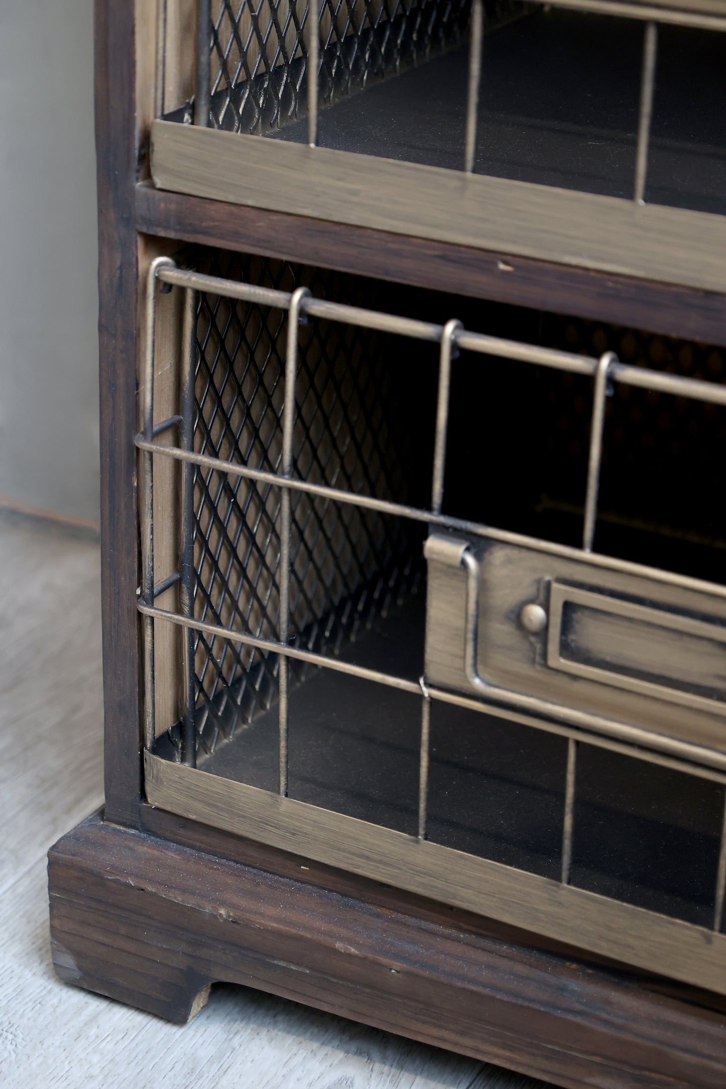 Dresser with 4 shelves