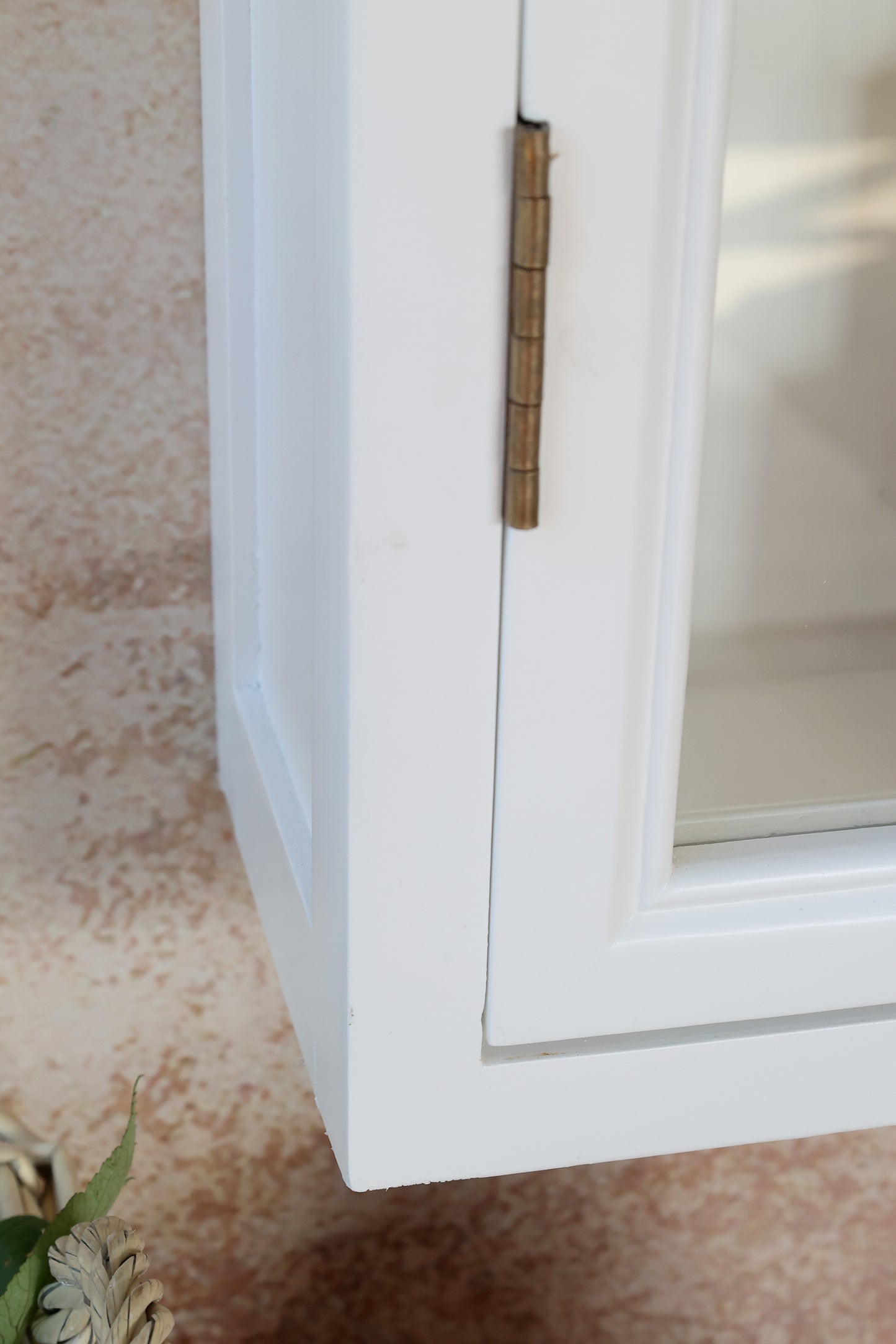 Wall cabinet display cabinet