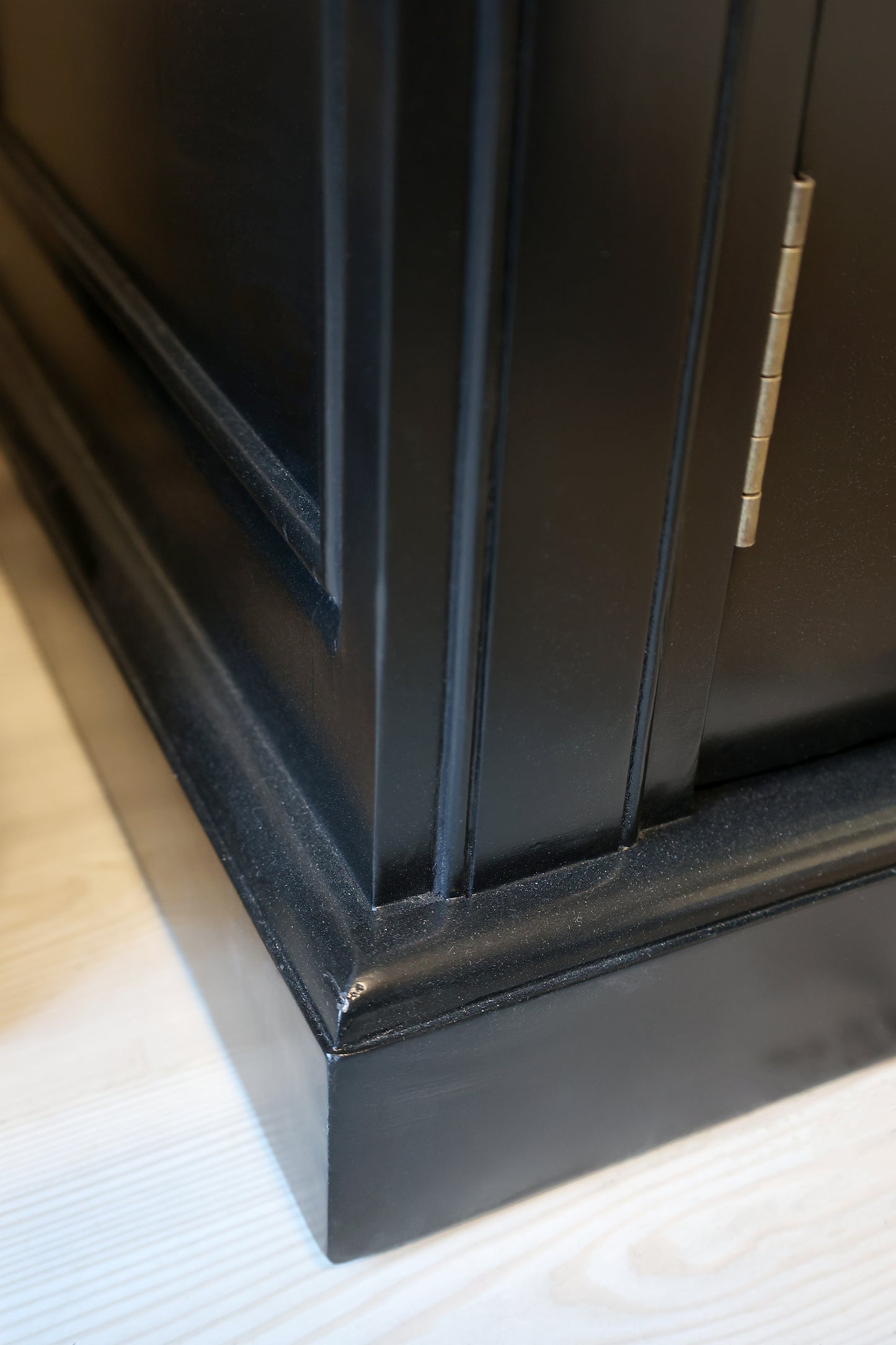 Cabinet with shelves