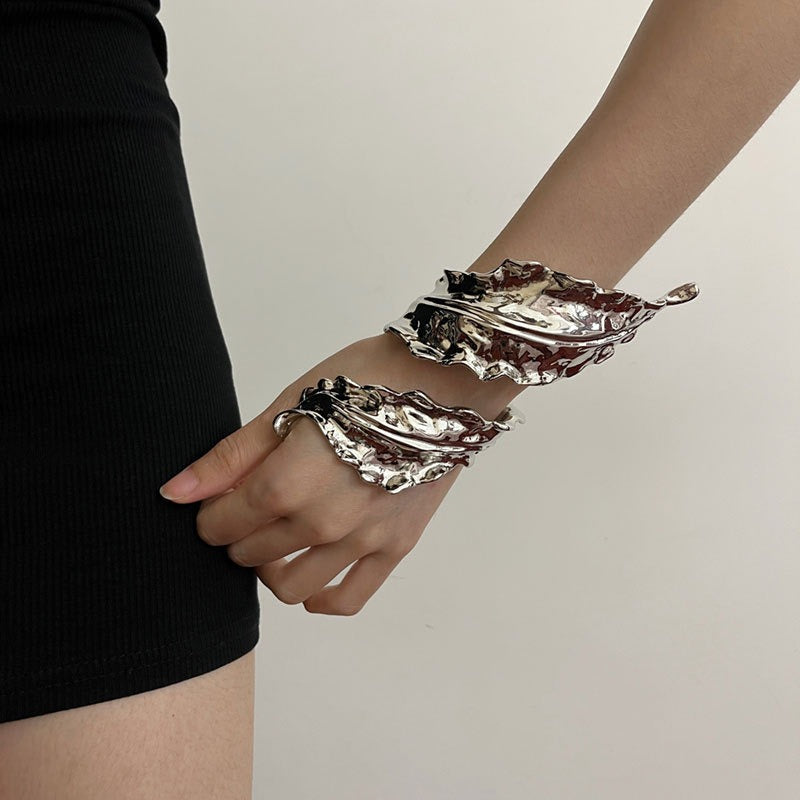 Retro gold leaf spiral bracelet