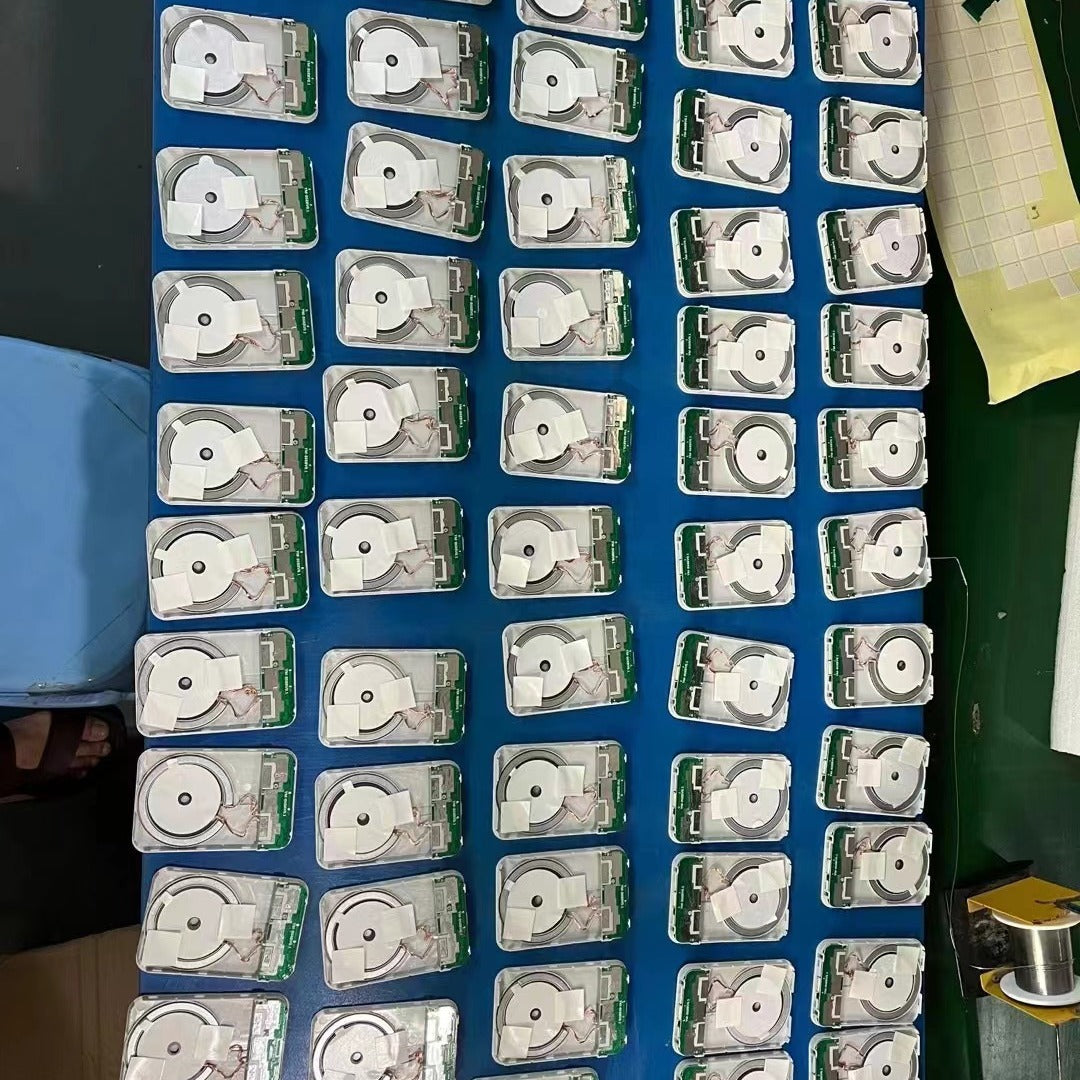 Magnetic wireless power bank