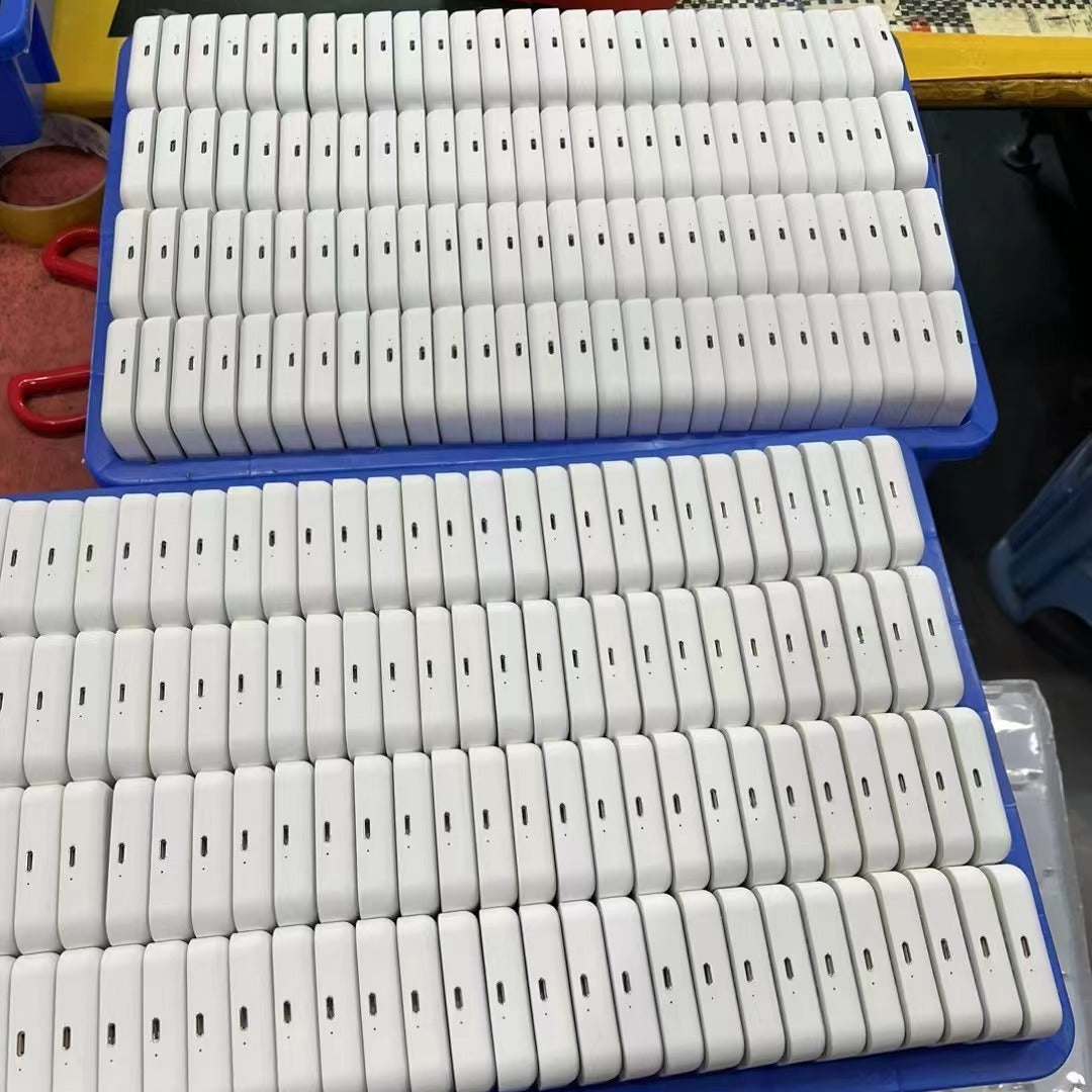 Magnetic wireless power bank