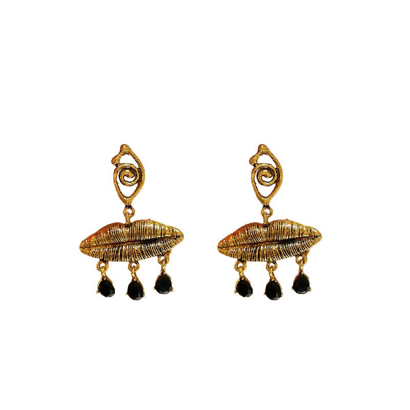 Earrings eye lips