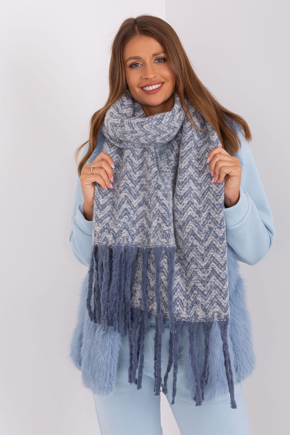 Shawl model 189246 AT