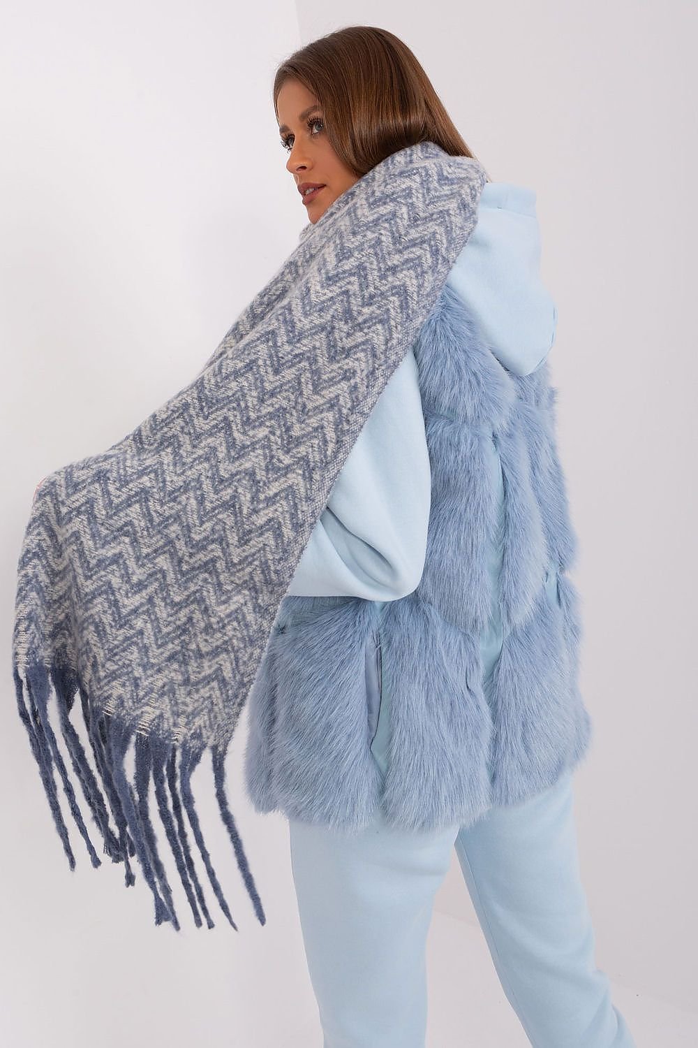 Shawl model 189246 AT