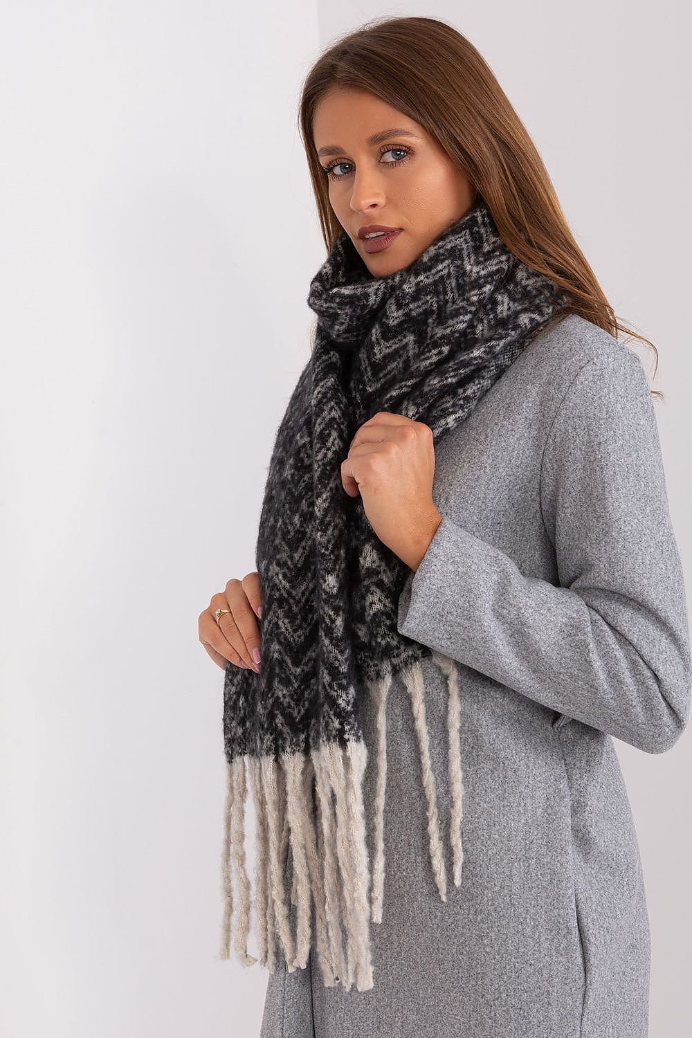 Shawl model 189246 AT