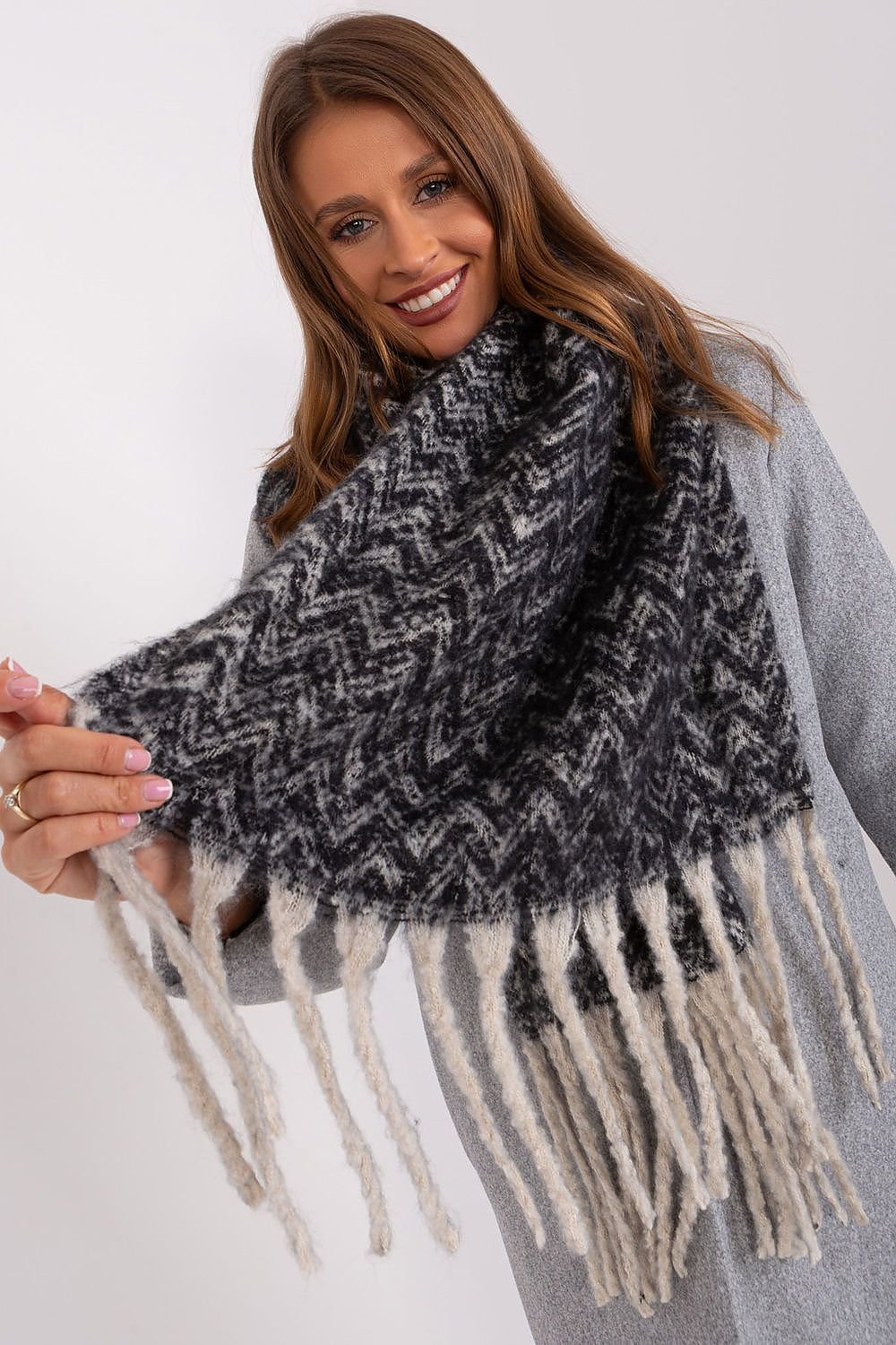 Shawl model 189246 AT