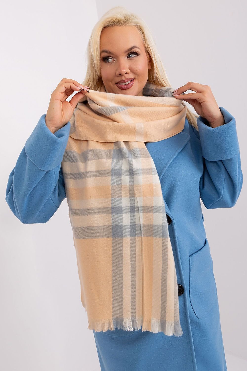 Shawl model 190569 AT