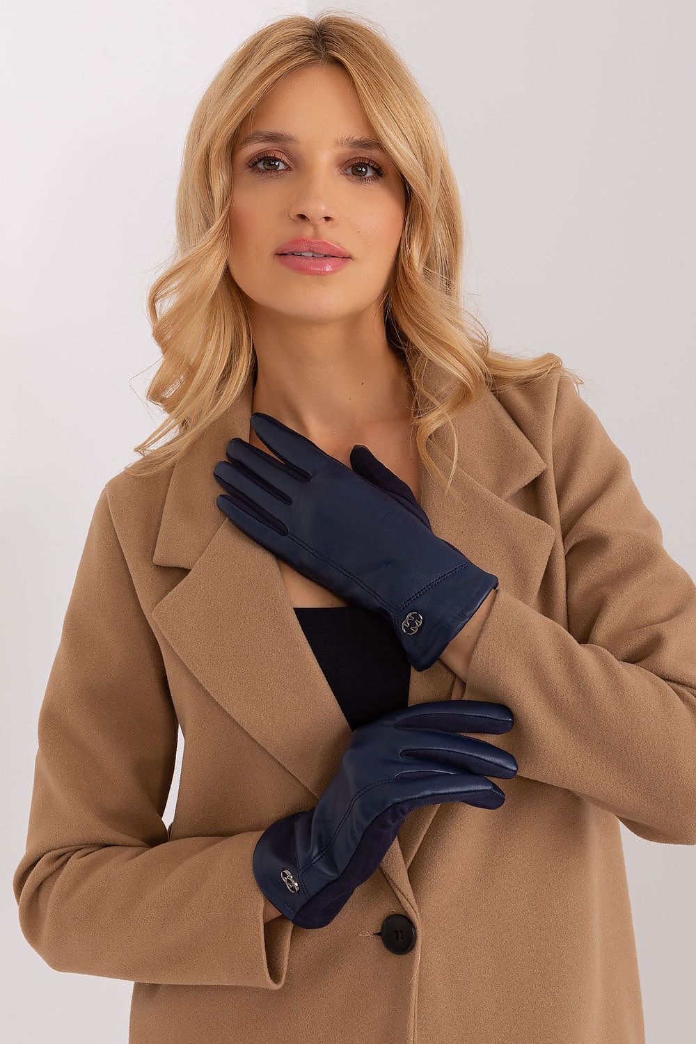 Gloves model 191103 AT