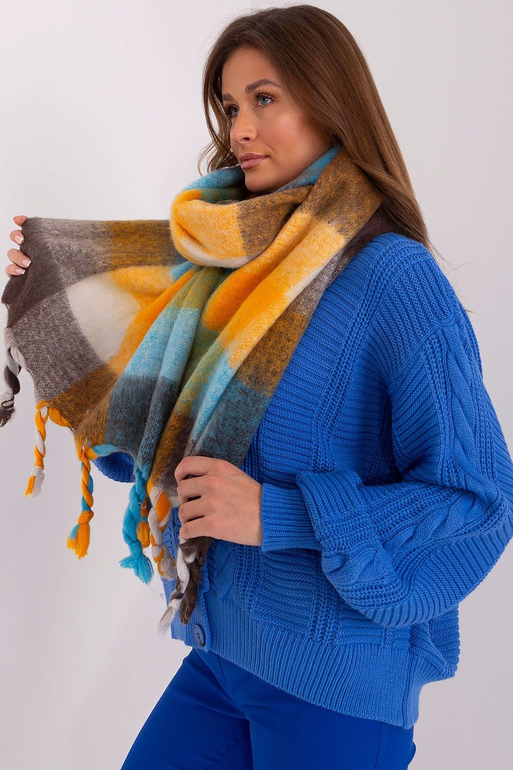 Shawl model 191719 AT