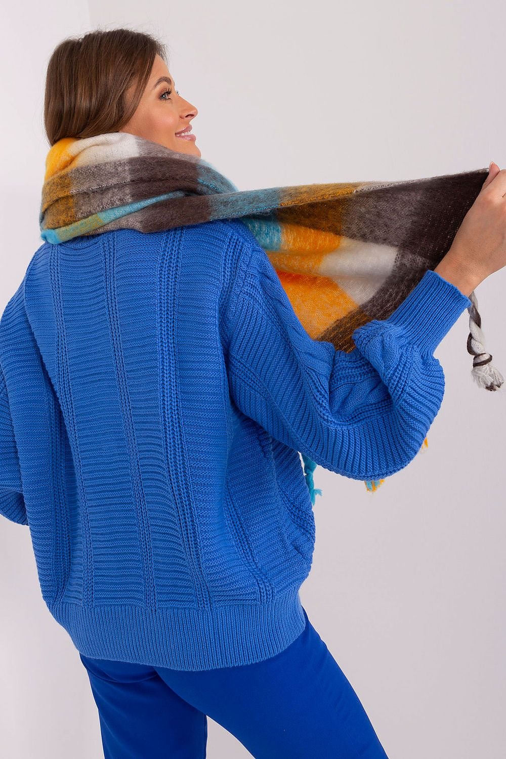 Shawl model 191719 AT