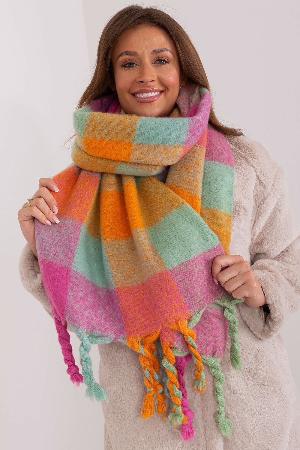 Shawl model 191719 AT