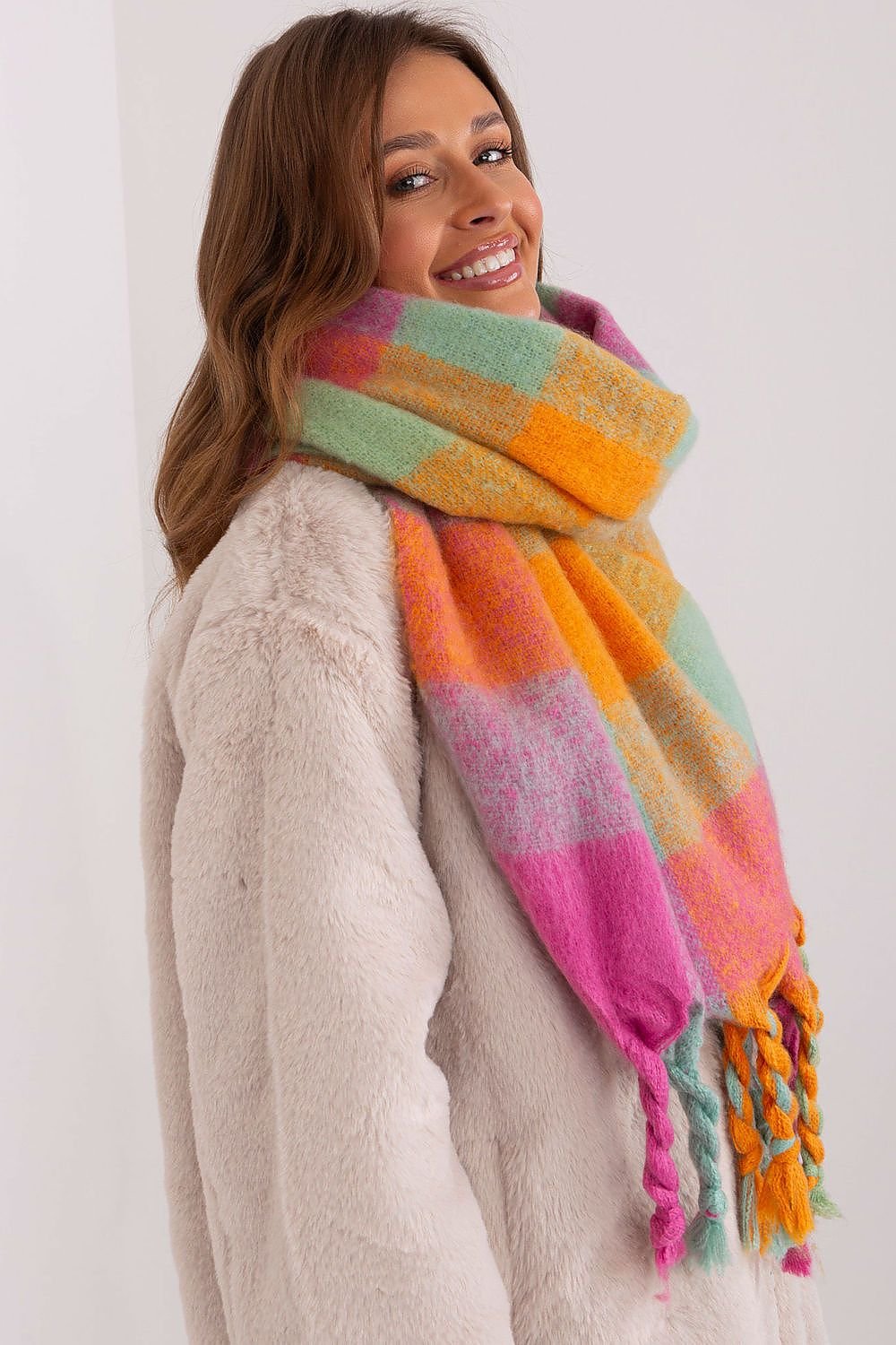 Shawl model 191719 AT