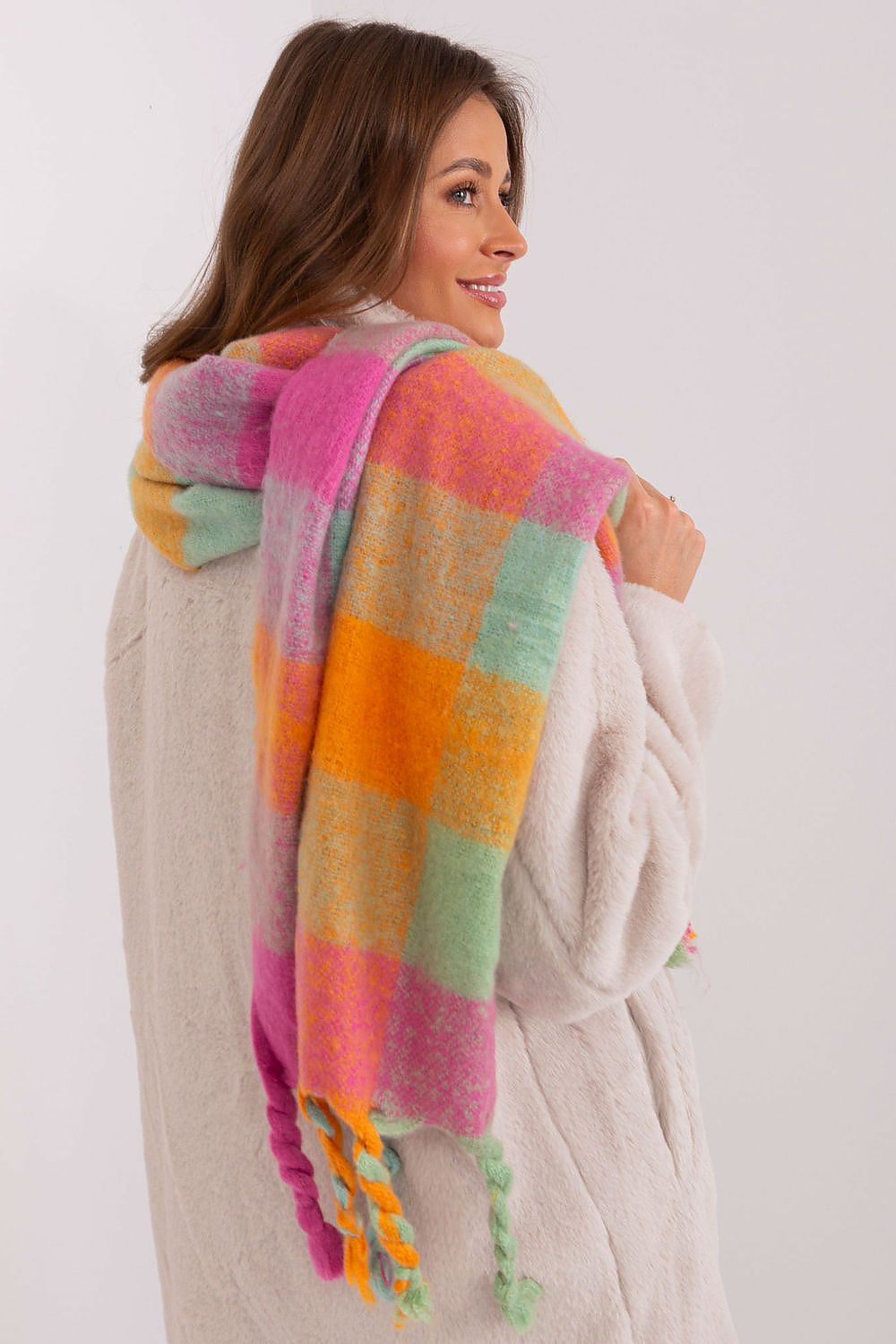 Shawl model 191719 AT