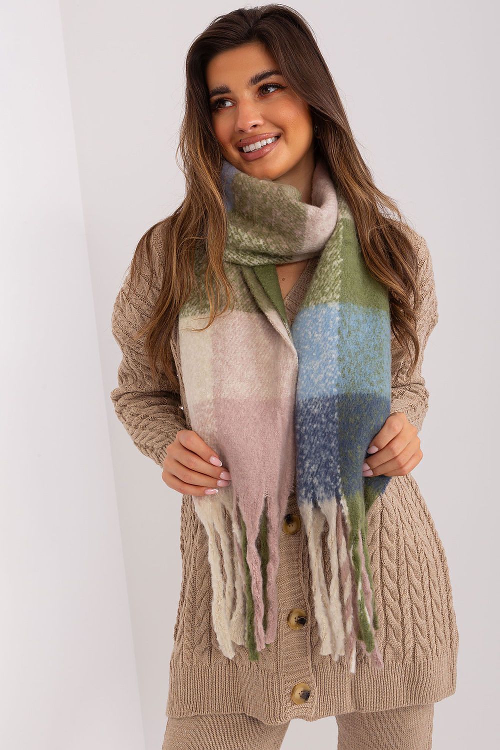 Shawl model 191733 AT