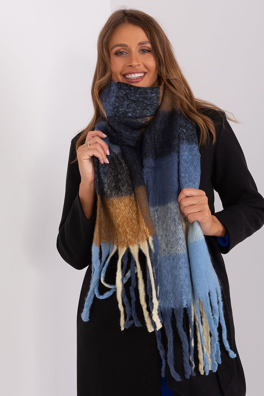 Shawl model 191733 AT