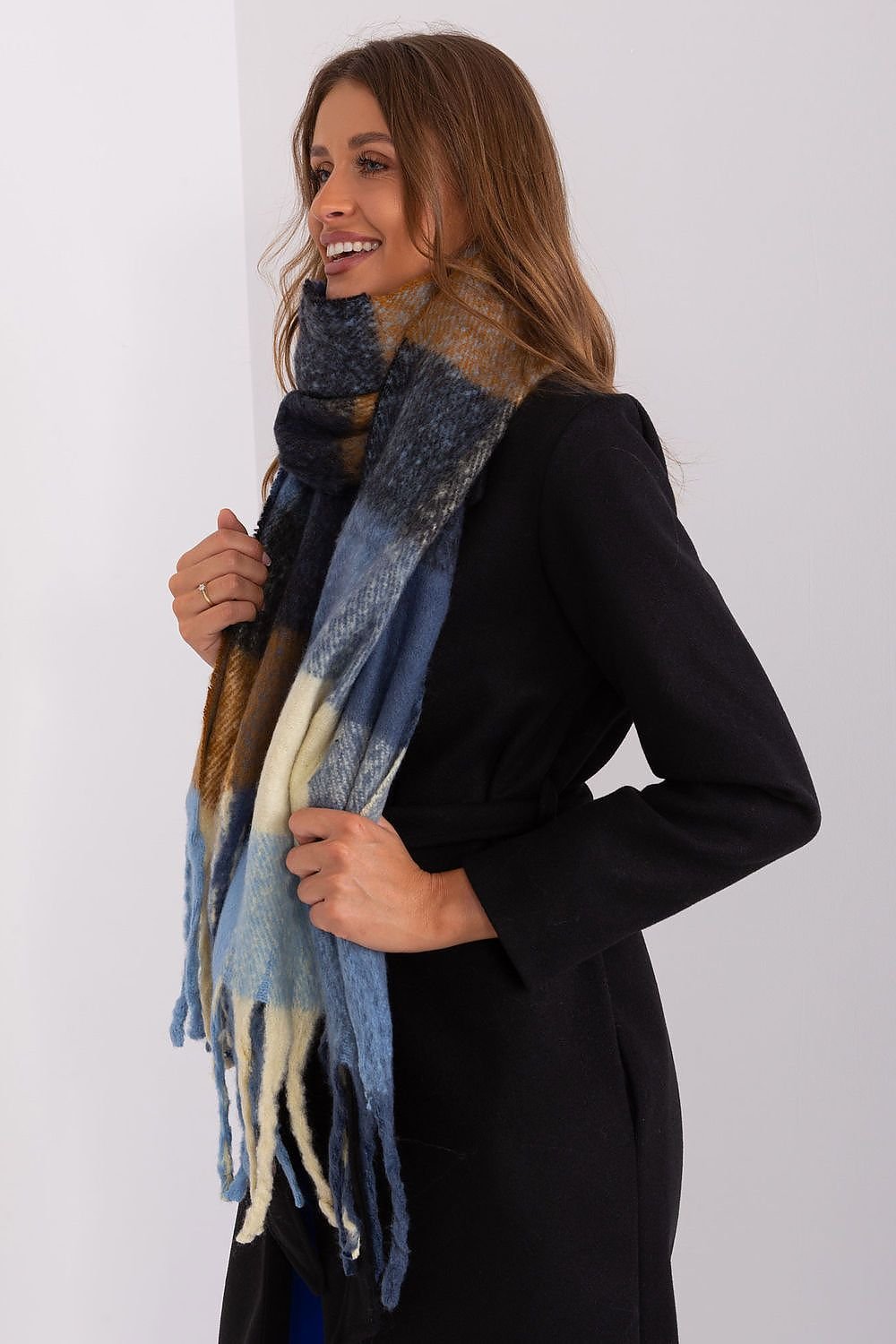 Shawl model 191733 AT