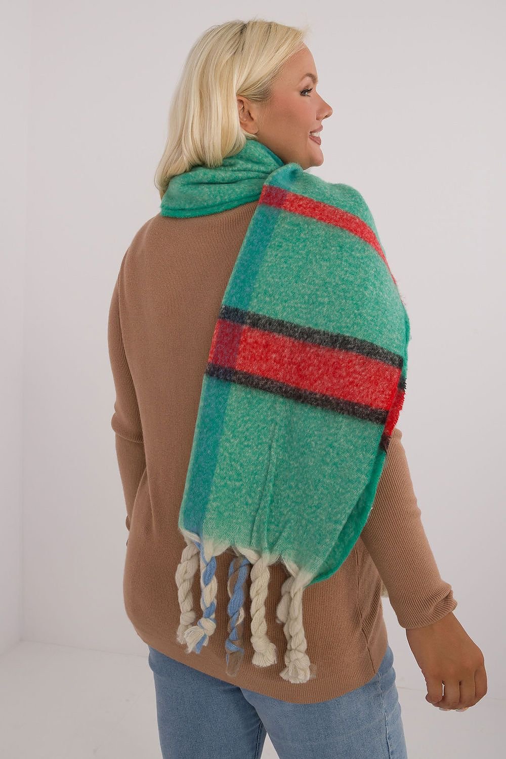 Shawl model 200289 AT