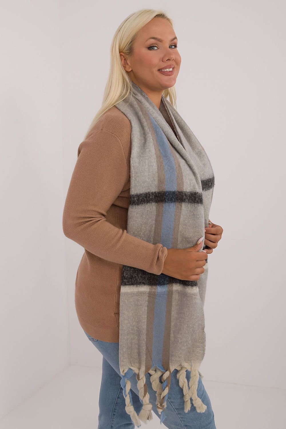 Shawl model 200289 AT