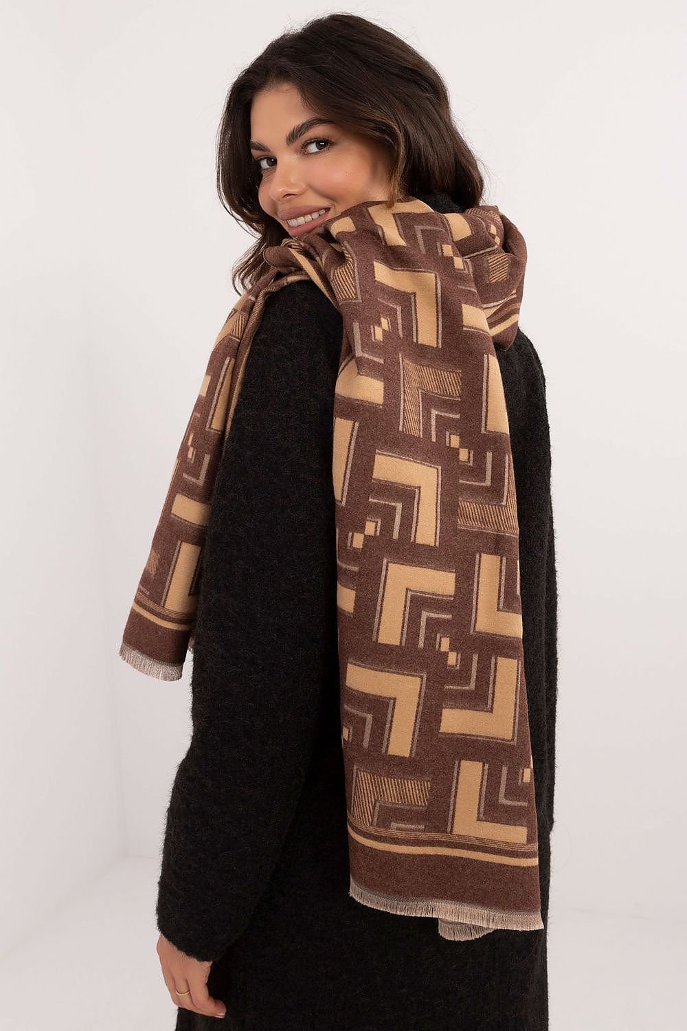 Shawl model 200540 AT