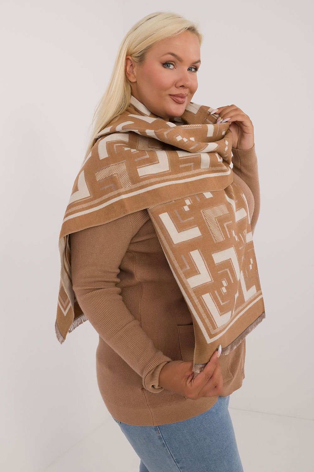 Shawl model 200540 AT