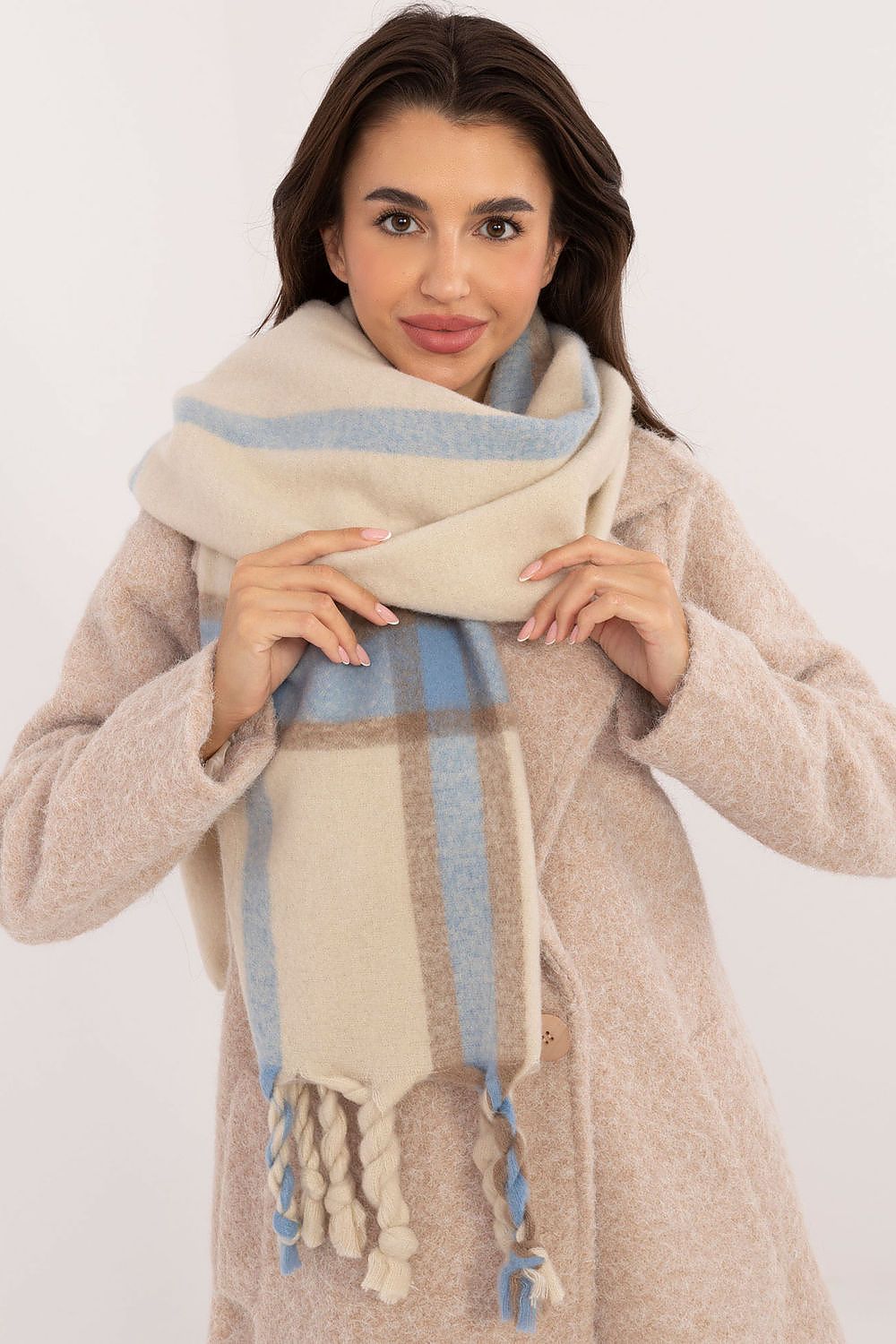 Shawl model 200289 AT