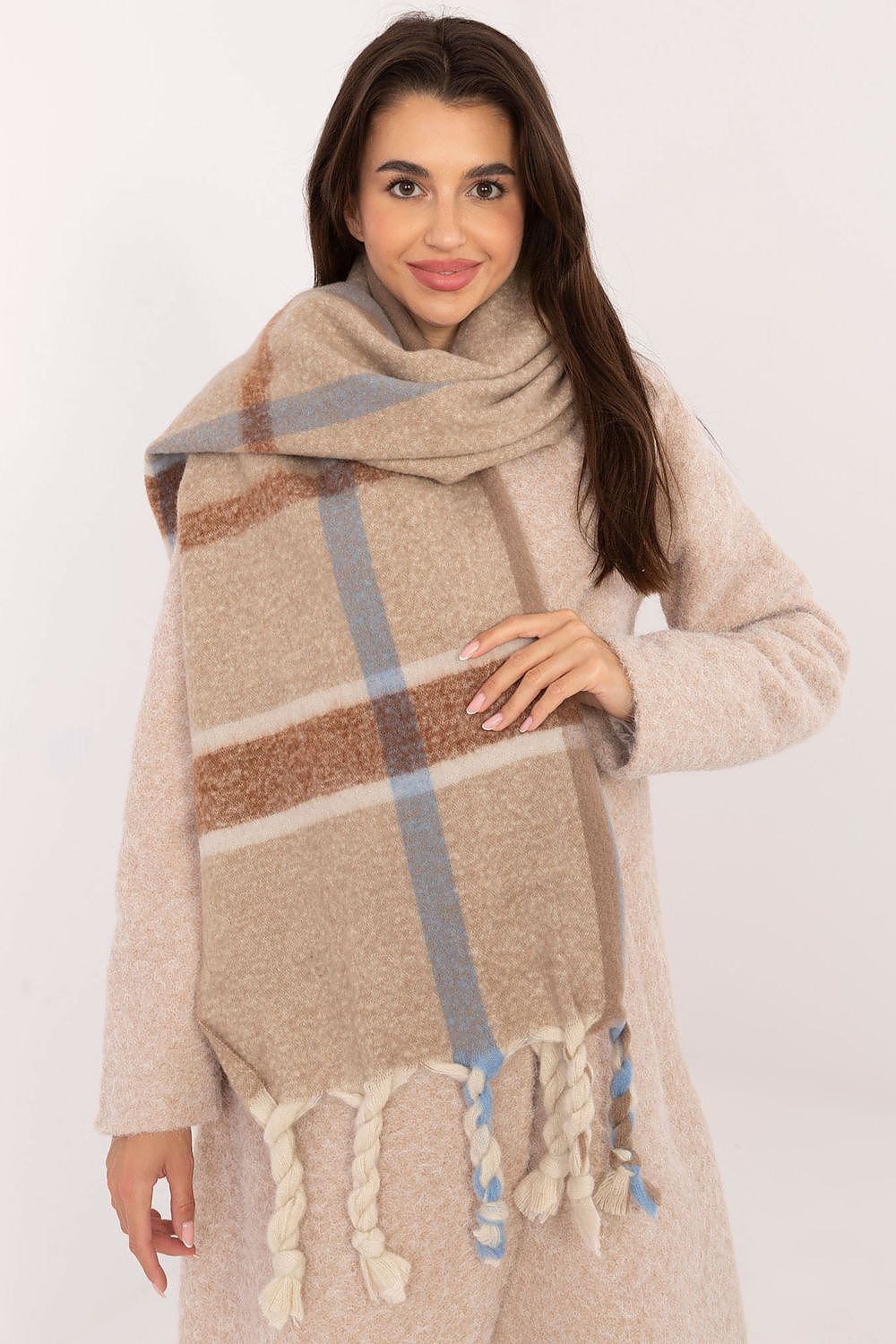Shawl model 200289 AT