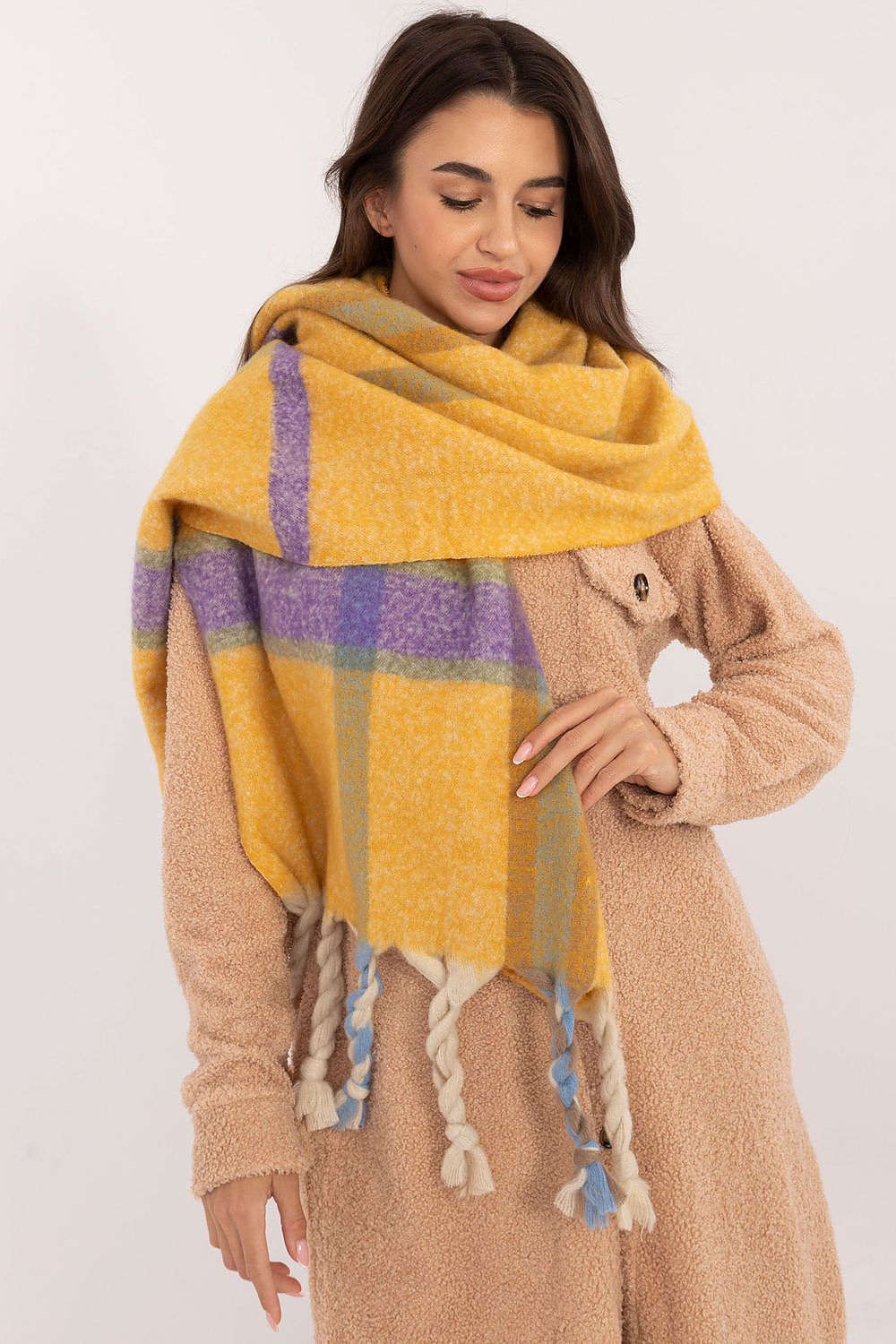 Shawl model 200289 AT