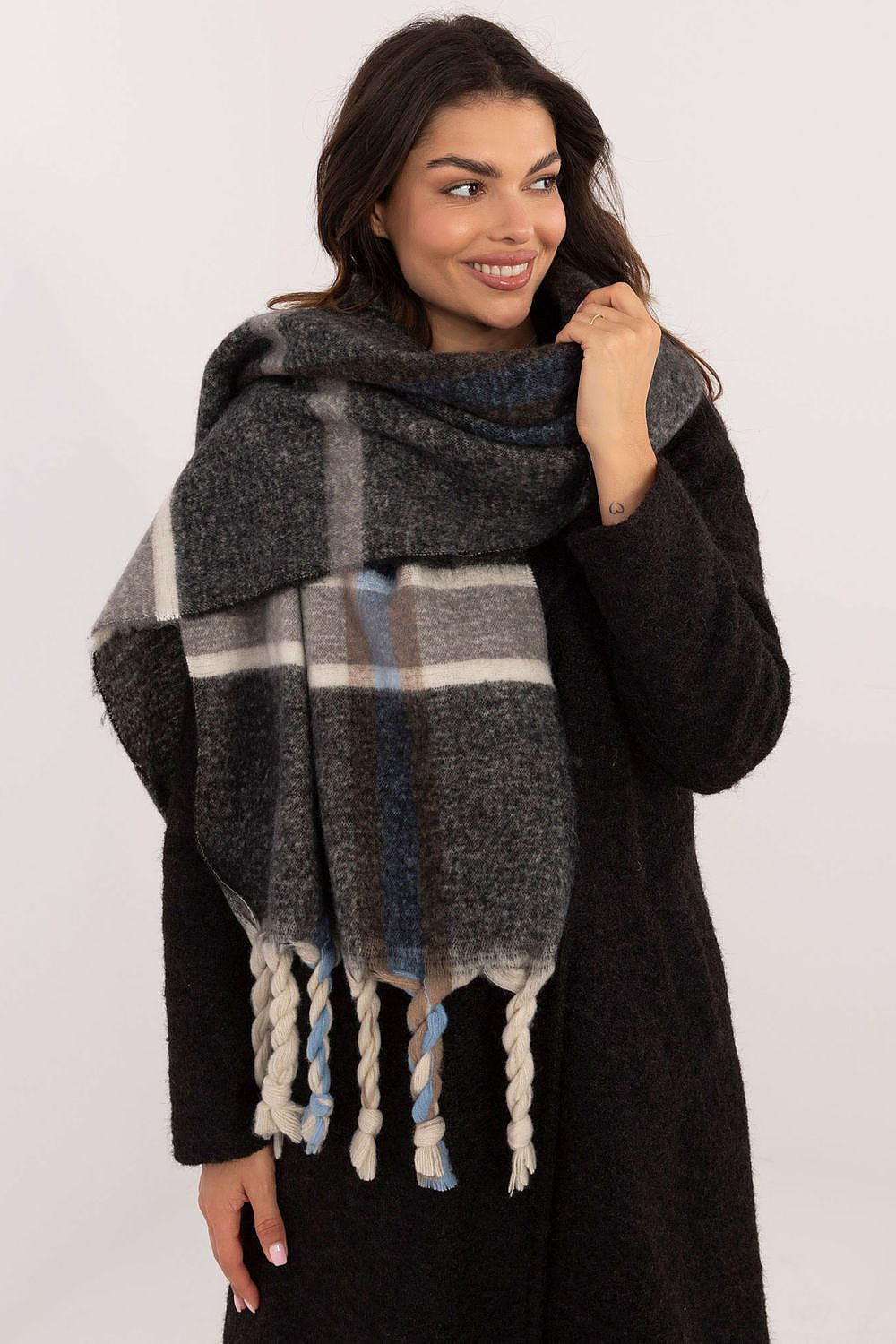 Shawl model 200289 AT