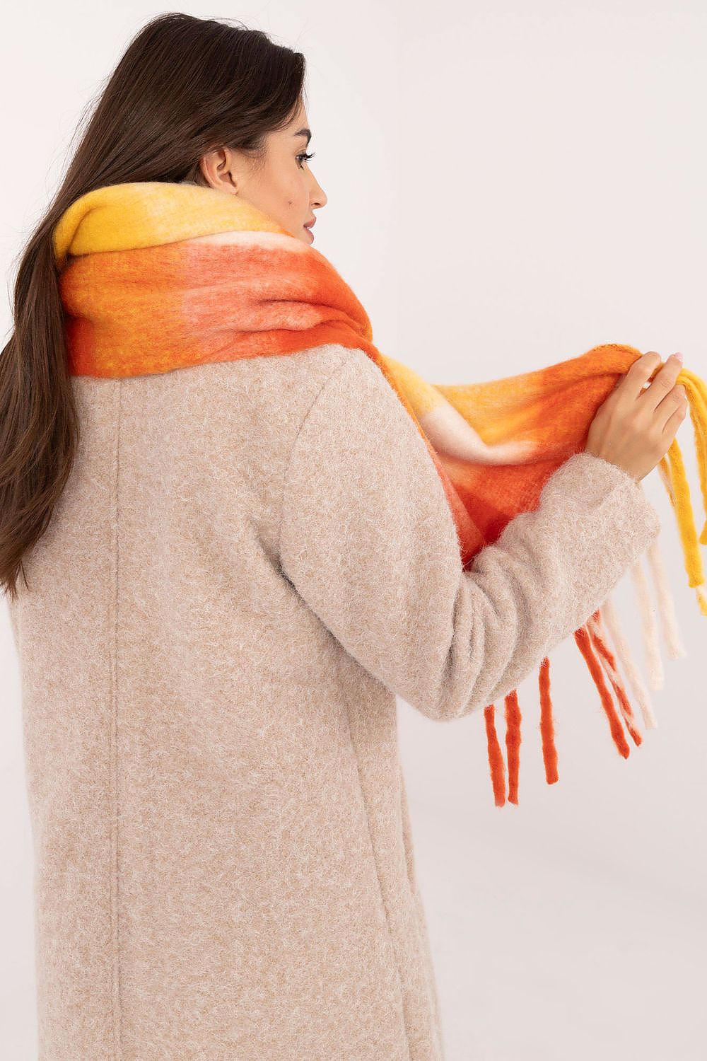 Shawl model 200280 AT
