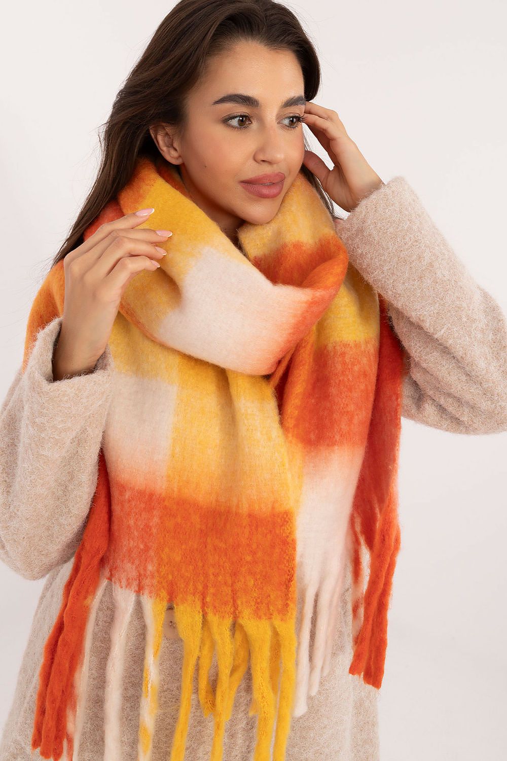 Shawl model 200280 AT