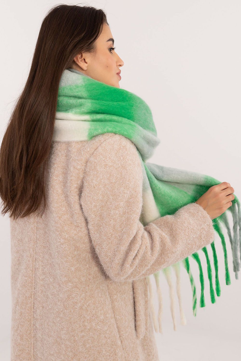 Shawl model 203186 AT