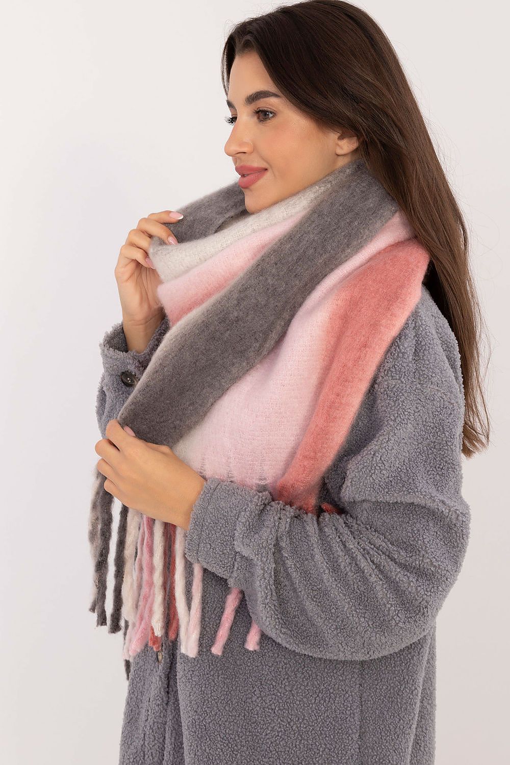 Shawl model 200285 AT