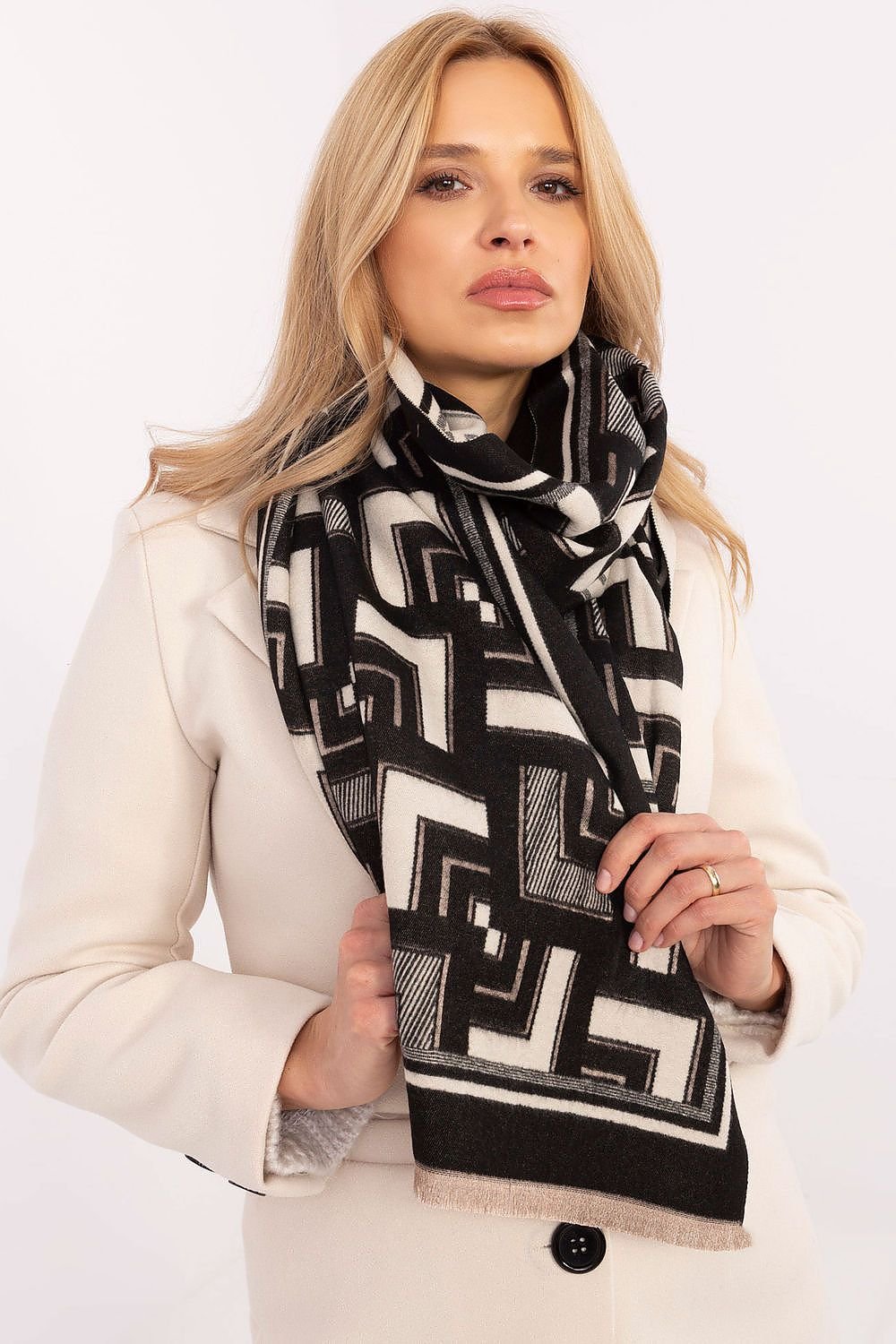 Shawl model 200540 AT