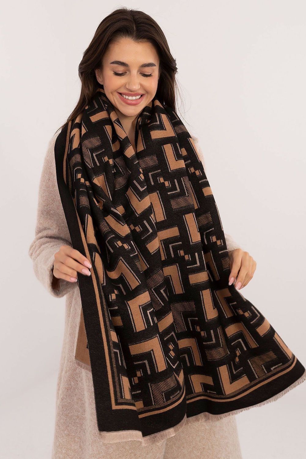 Shawl model 200540 AT