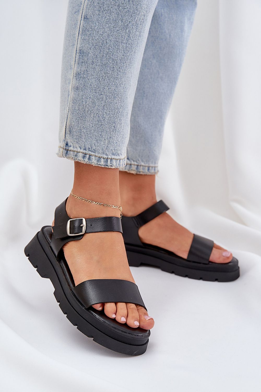 Sandals model 210166 Step in style