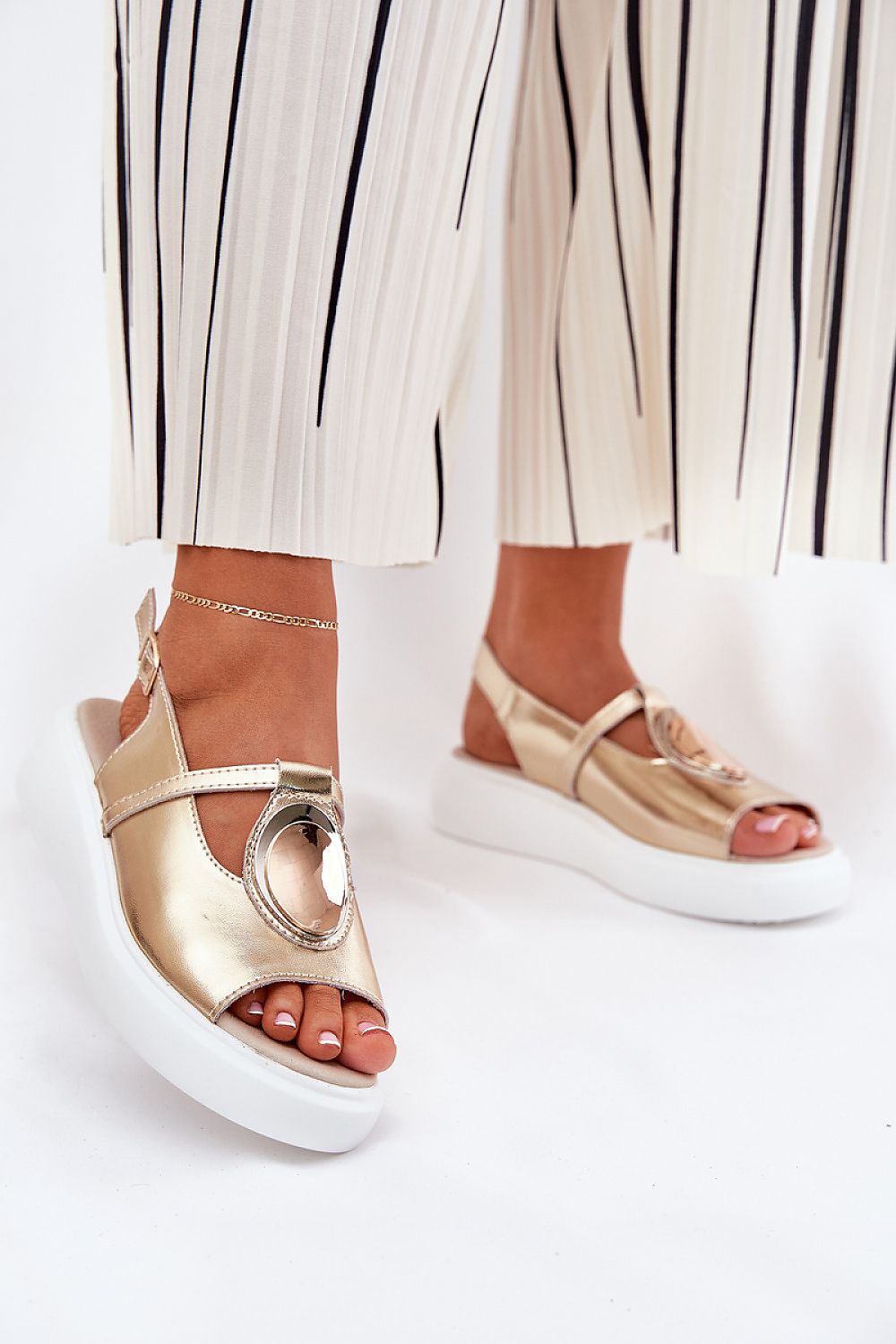 Sandals model 210689 Step in style