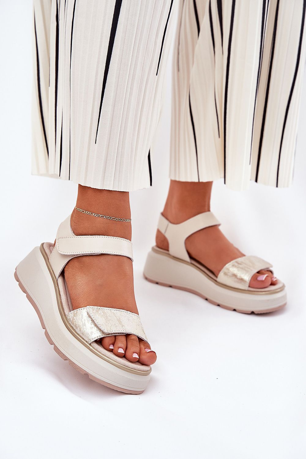 Sandals model 210691 Step in style