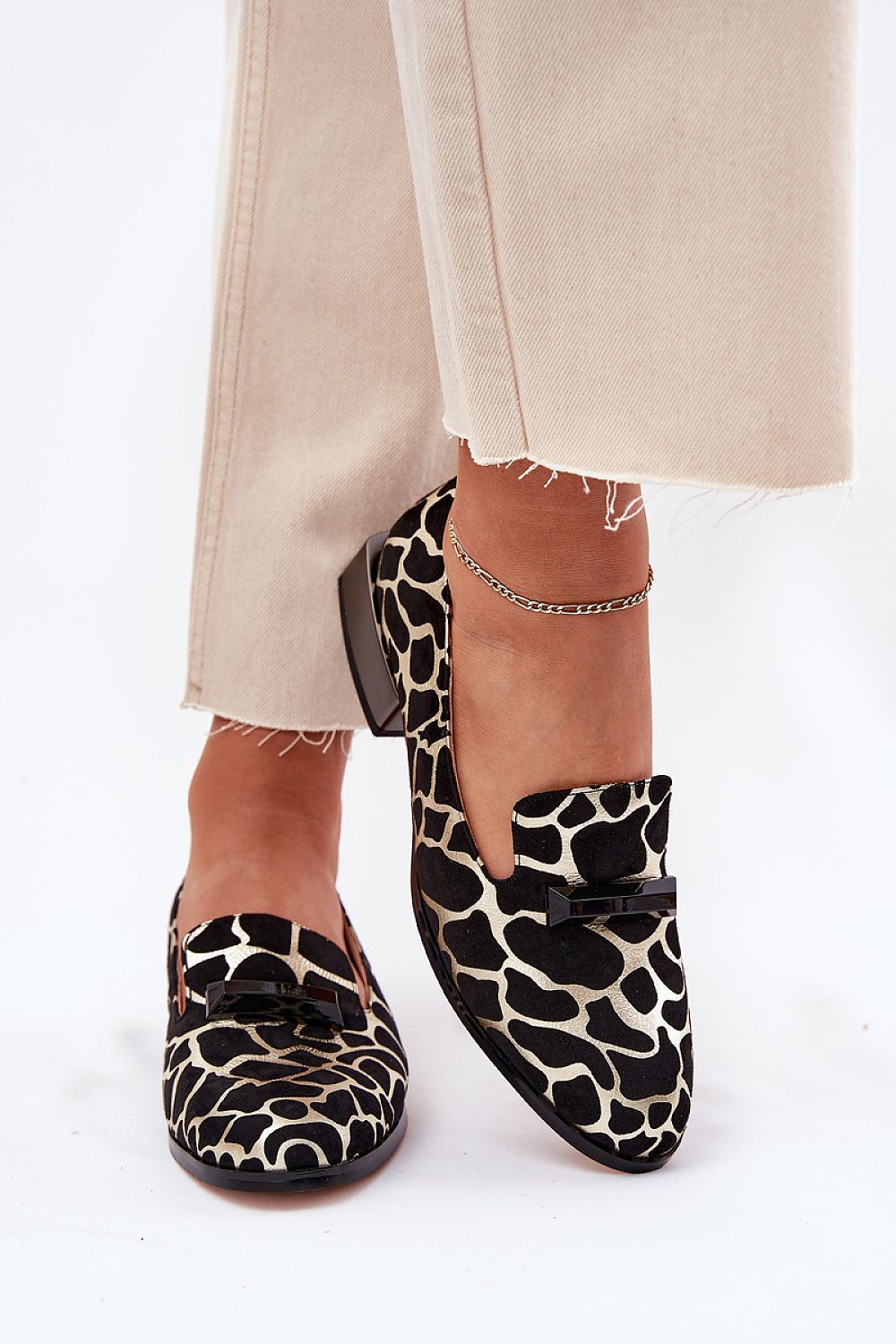 Heeled low shoes model 213024 Step in style