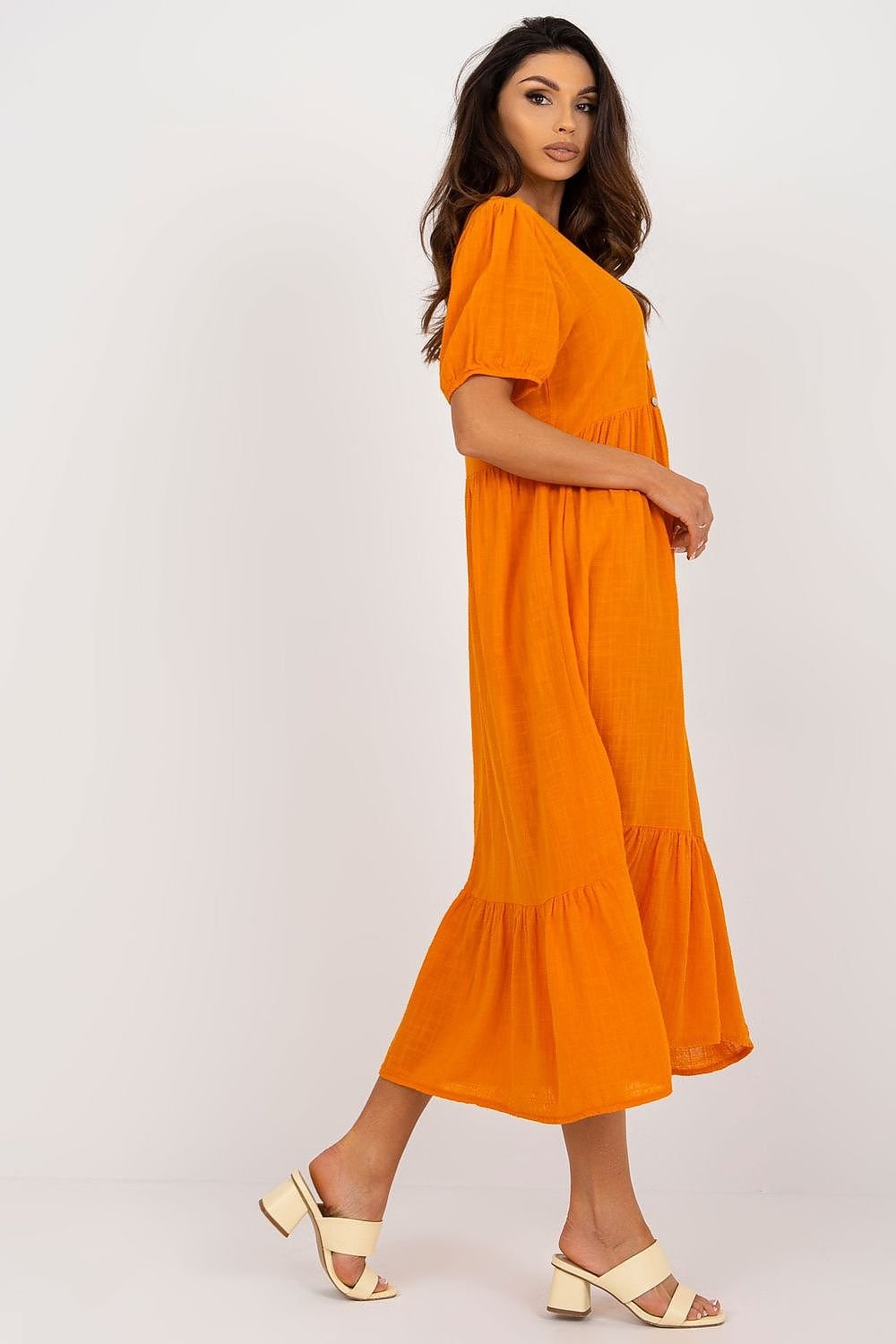 Casual dress with buttons
