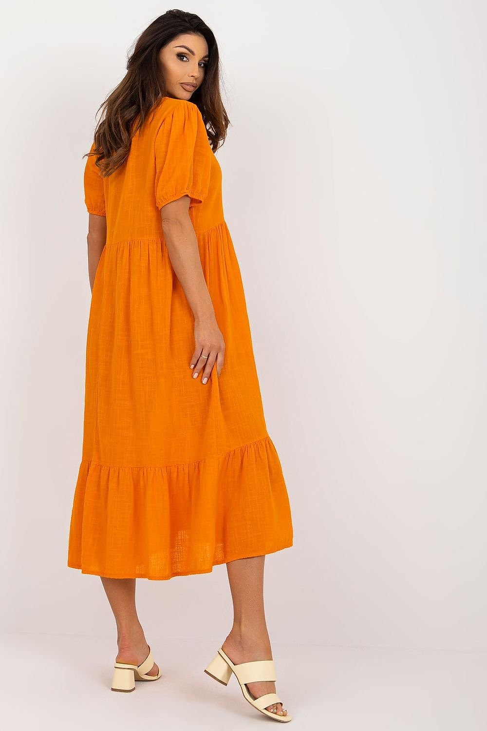Casual dress with buttons