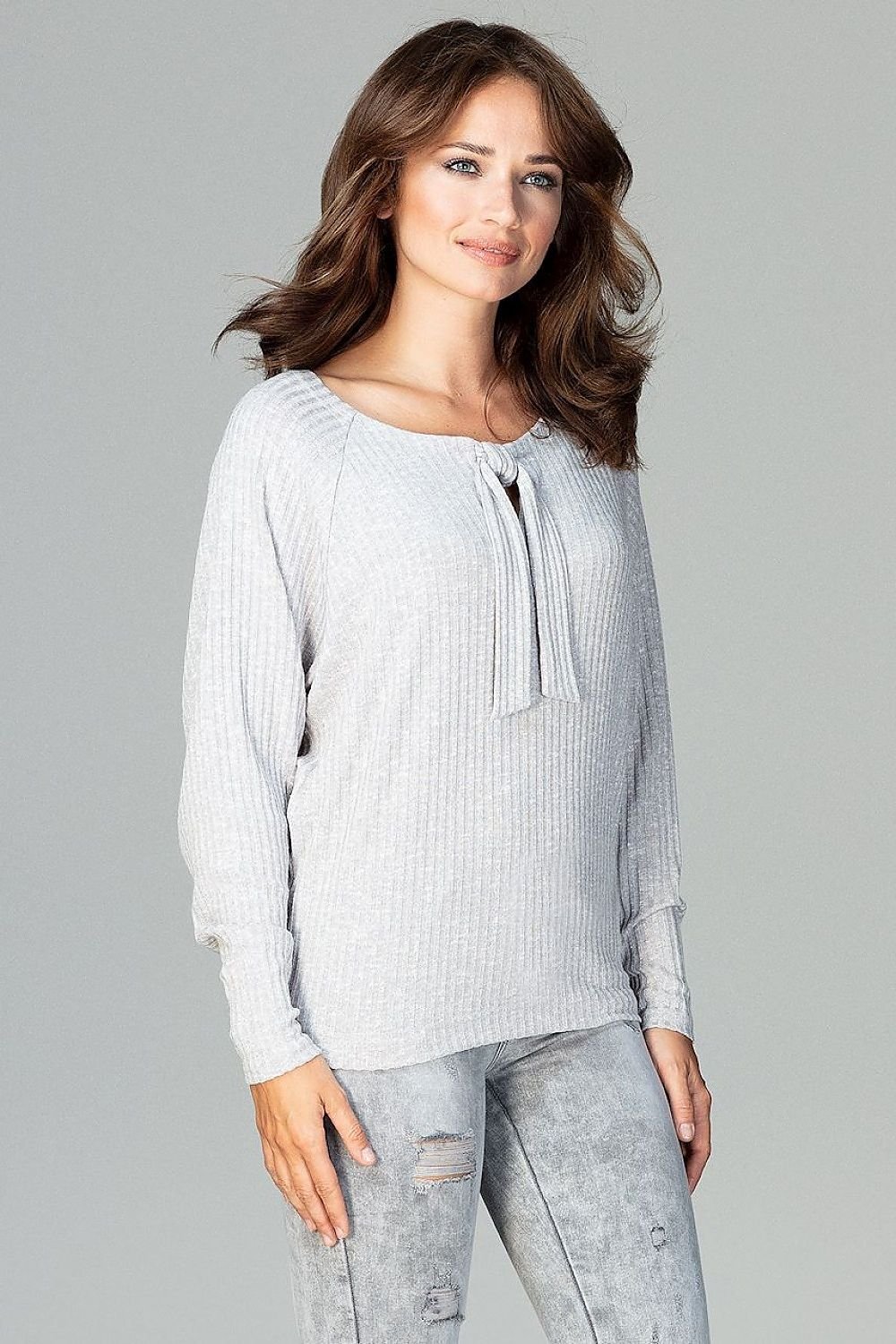 Blouse with knot at the front