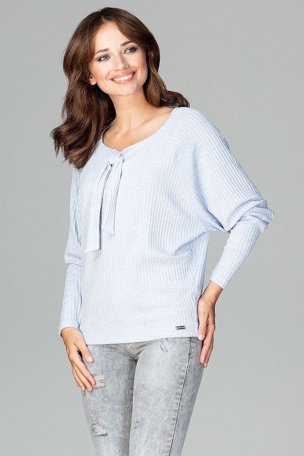 Blouse with knot at the front