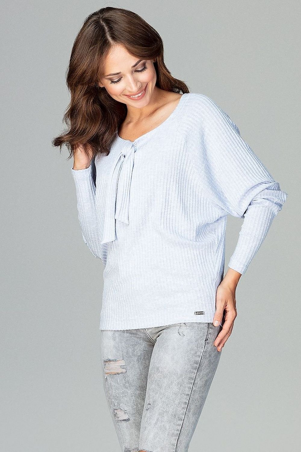 Blouse with knot at the front
