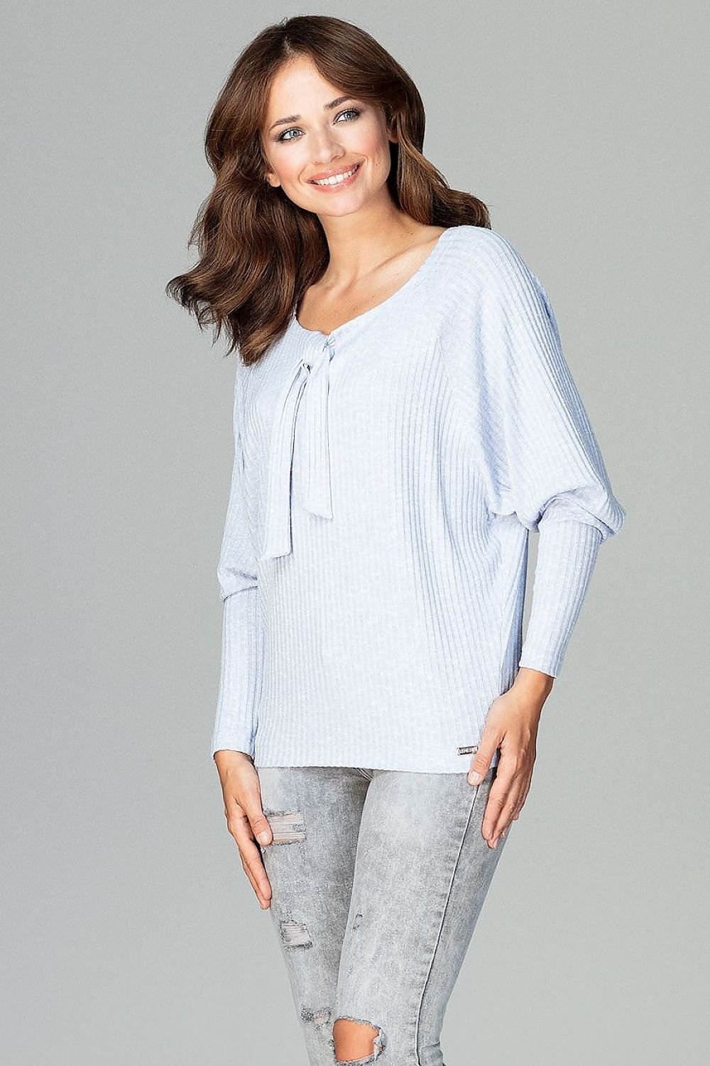 Blouse with knot at the front
