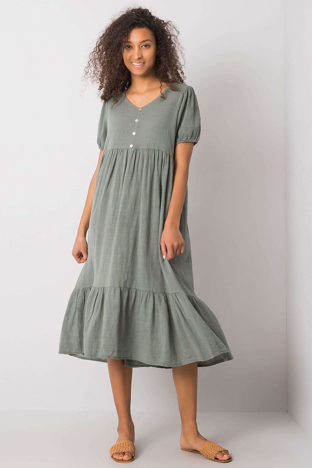 Casual dress with buttons