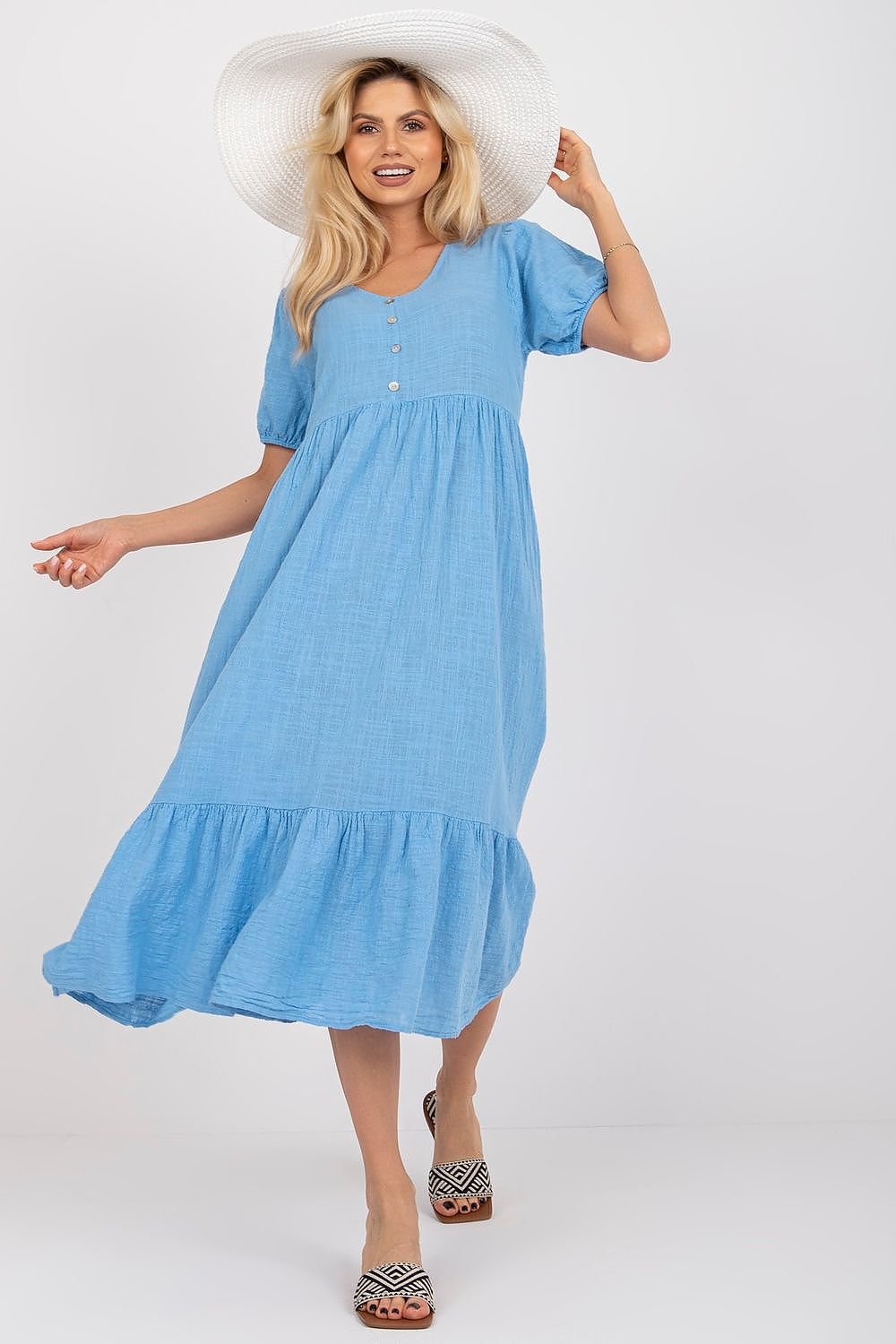 Casual dress with buttons